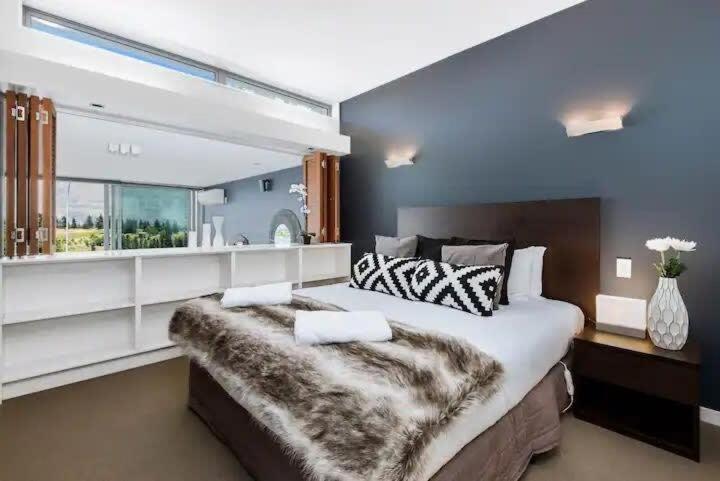 Luxury Lakeview 2 Bedroom Apartment كوينستاون المظهر الخارجي الصورة