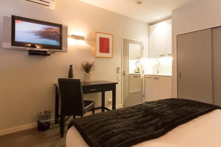 Luxury Lakeview 2 Bedroom Apartment كوينستاون المظهر الخارجي الصورة