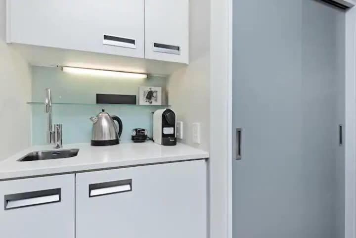 Luxury Lakeview 2 Bedroom Apartment كوينستاون المظهر الخارجي الصورة
