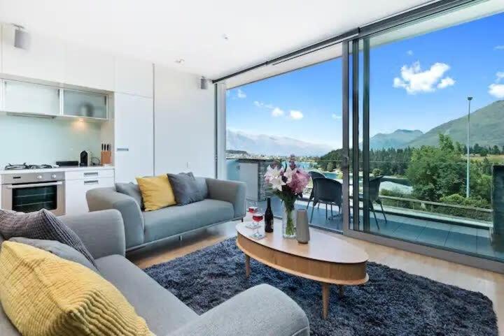 Luxury Lakeview 2 Bedroom Apartment كوينستاون المظهر الخارجي الصورة