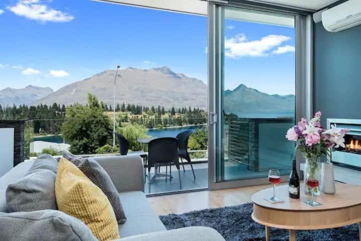 Luxury Lakeview 2 Bedroom Apartment كوينستاون المظهر الخارجي الصورة